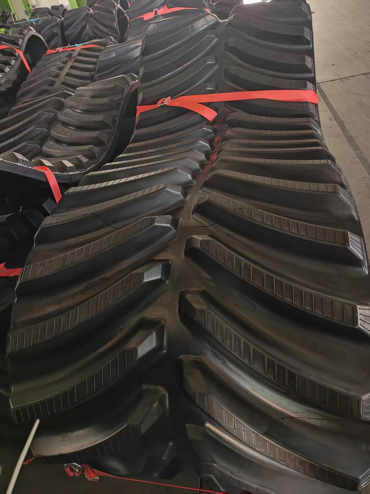 Cat Challenger Rubber Track