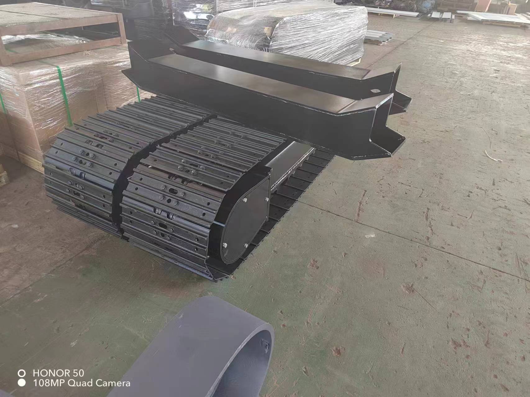 Drilling rig track assembly