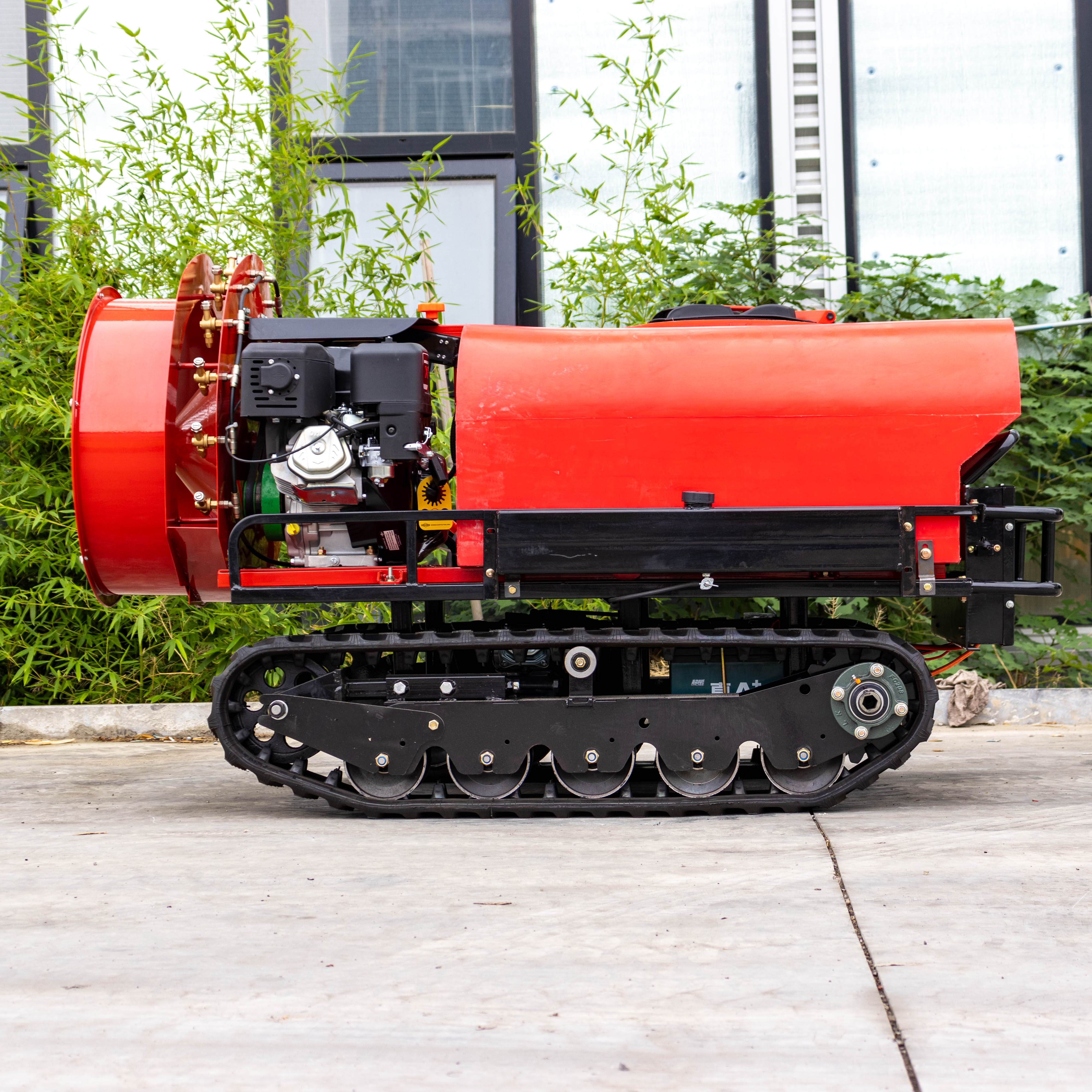 TRACK SPRAYER