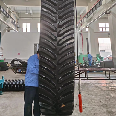 Pista di gomma CNH
